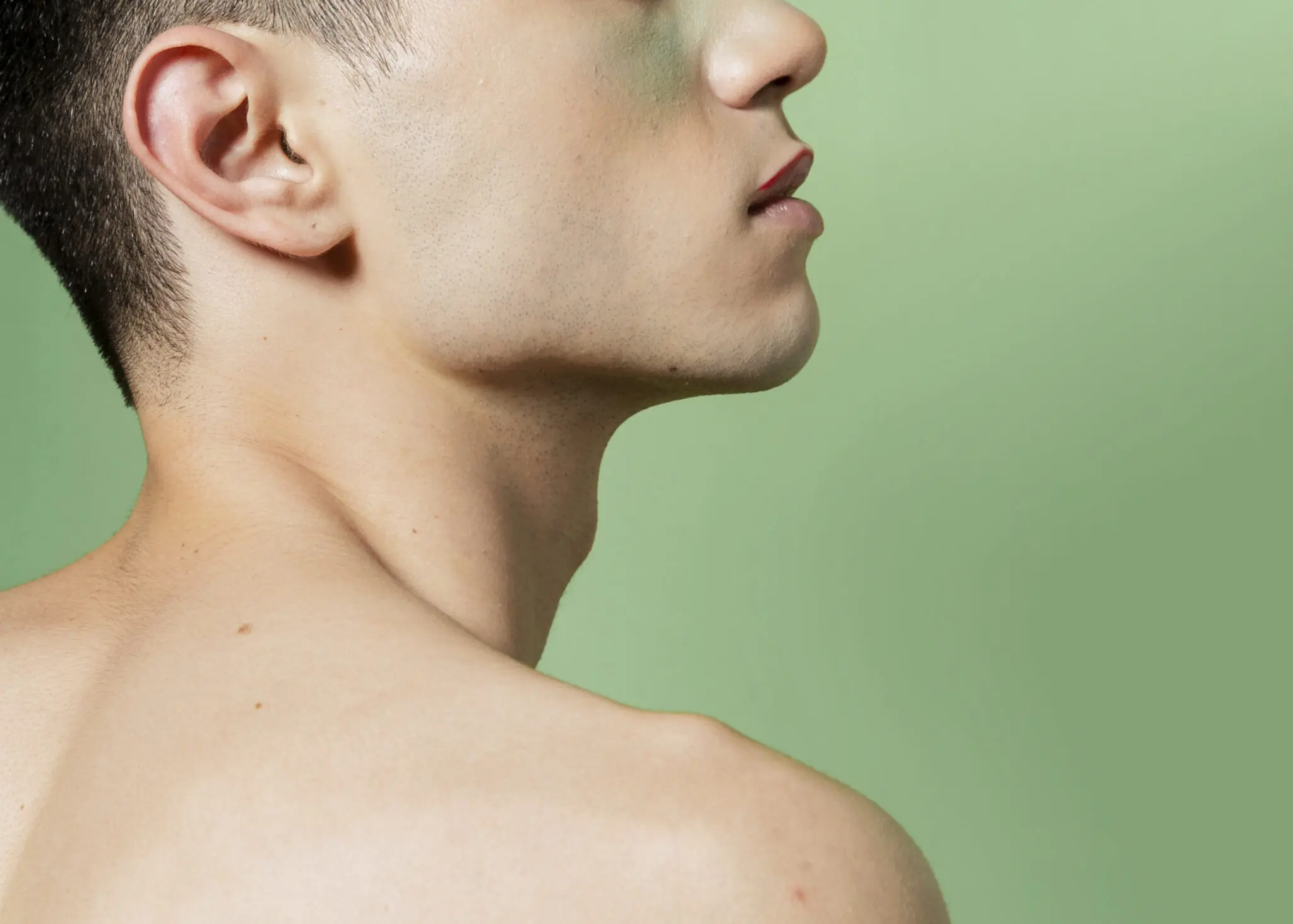 Jaw line maschile: definizione mandibolare senza eccessi